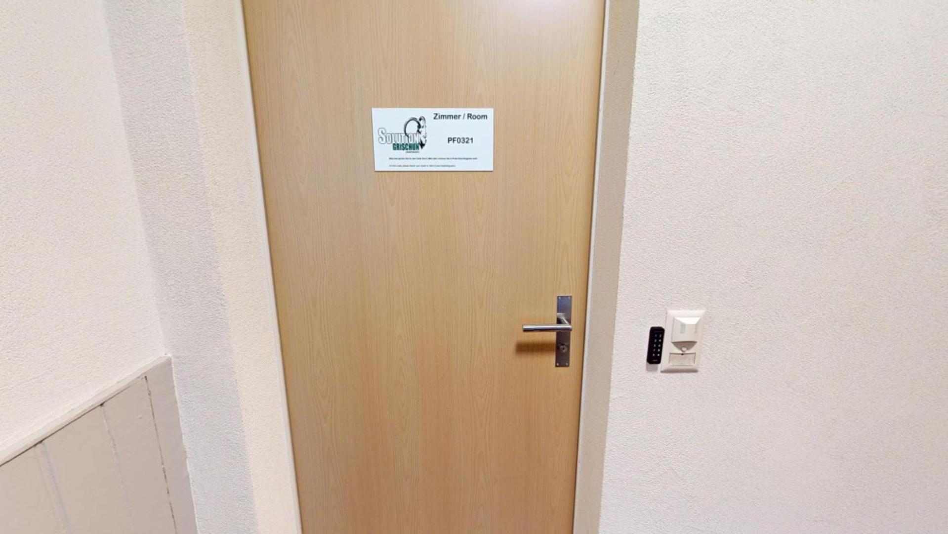 2 Zimmerwohnung - Zentral - 65“ Tv - Arbeitsplatz Coire Extérieur photo