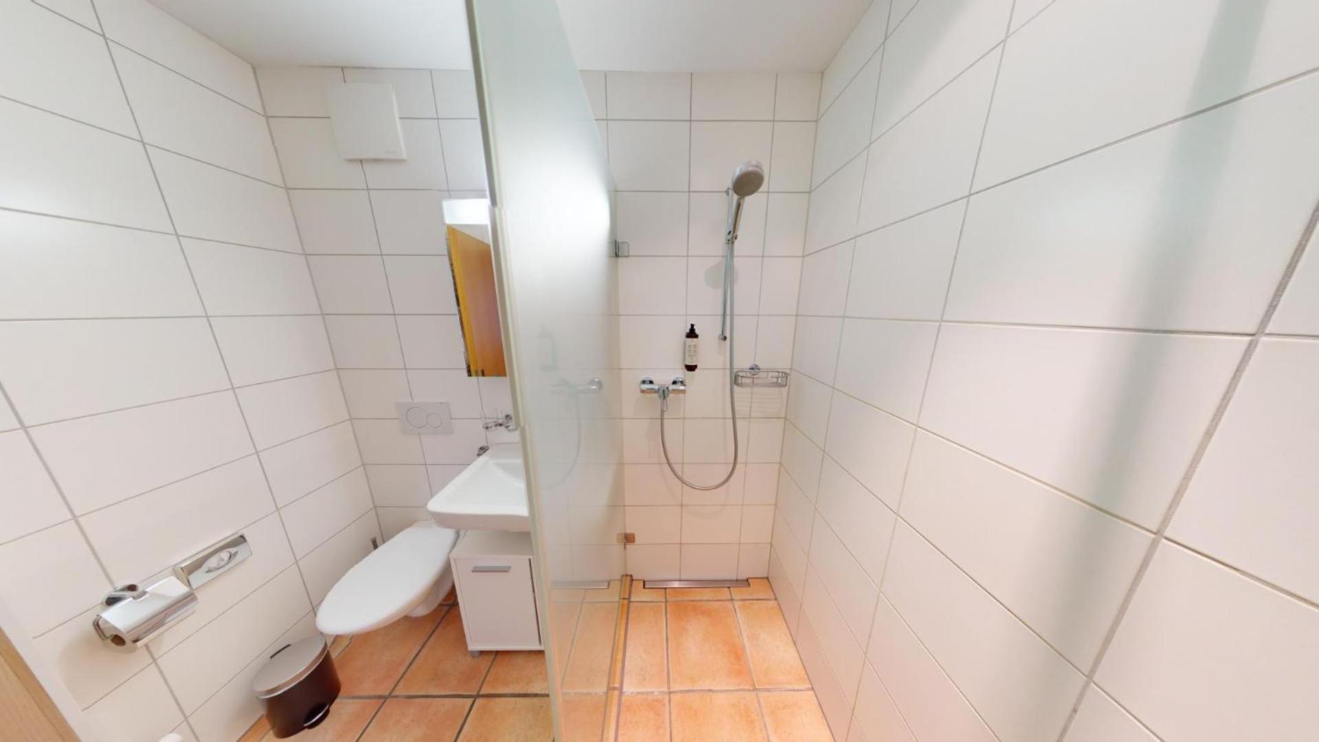 2 Zimmerwohnung - Zentral - 65“ Tv - Arbeitsplatz Coire Extérieur photo